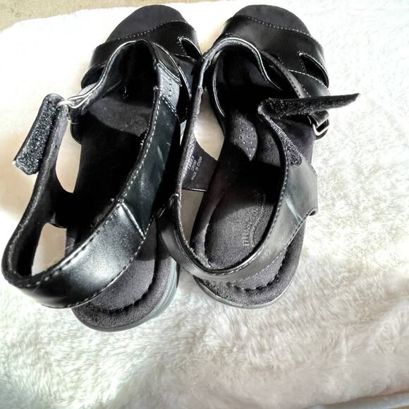 Mushrooms Sandals Black Size 8.5 Hook N Loop strap open toe memory foam - Picture 2 of 7